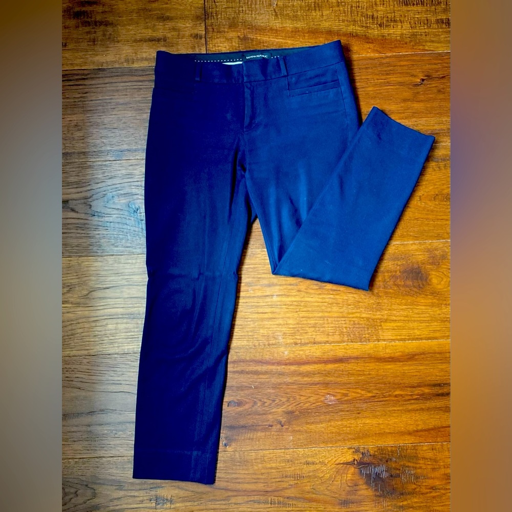 Banana Republic. Sloan Fit. Size 2P. Navy Blue